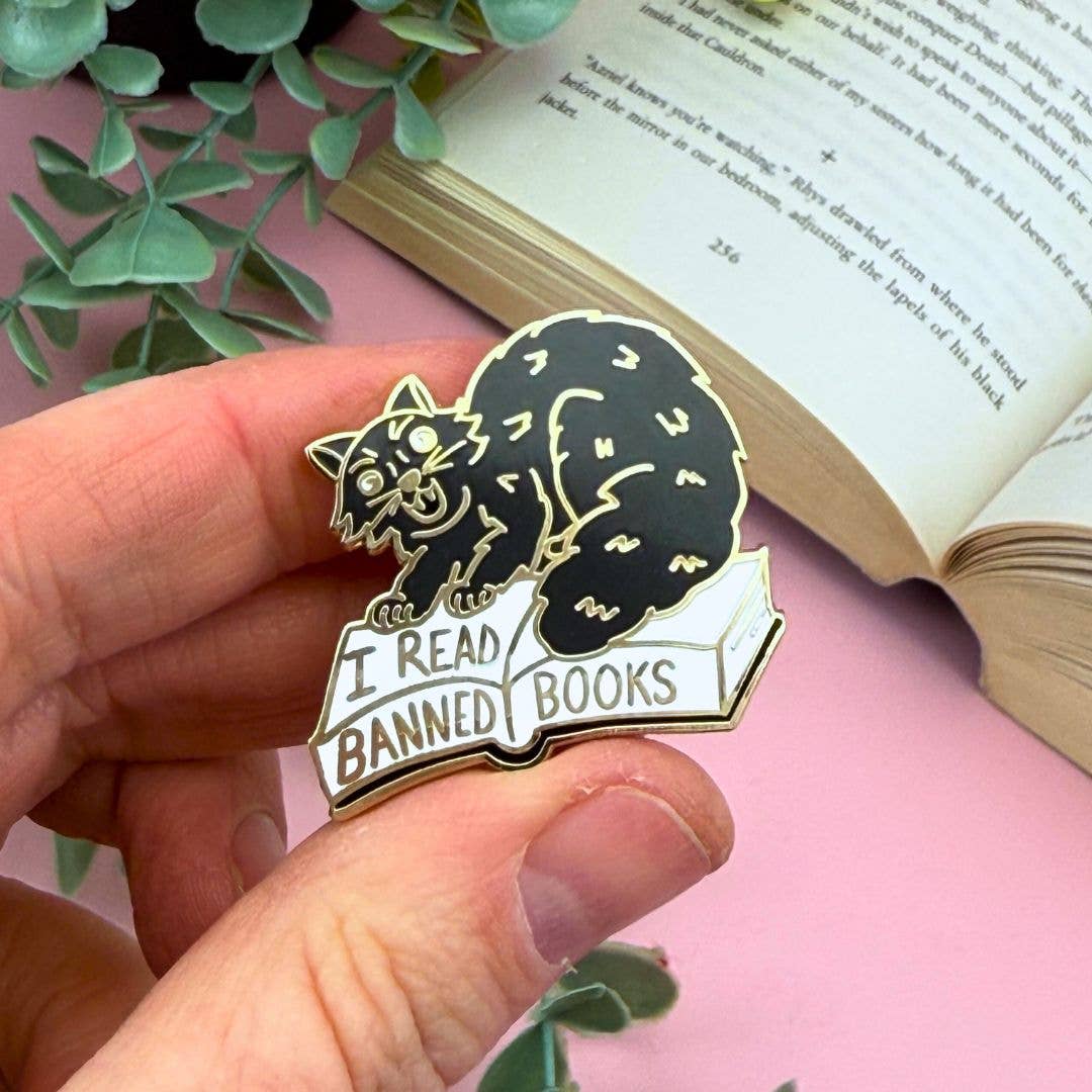I Read Banned Books Lapel Pin