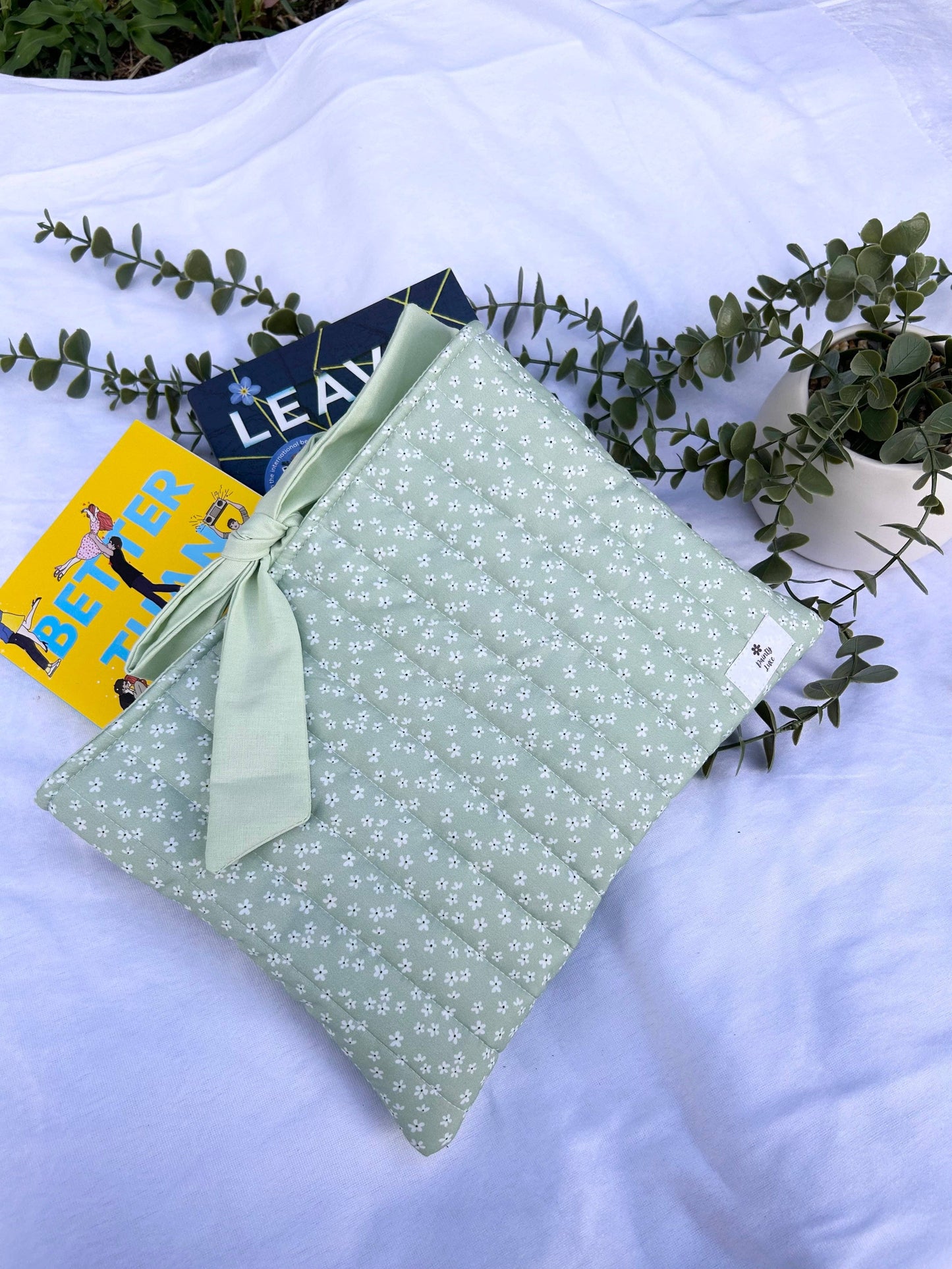 Sage Daisy Book Sleeve