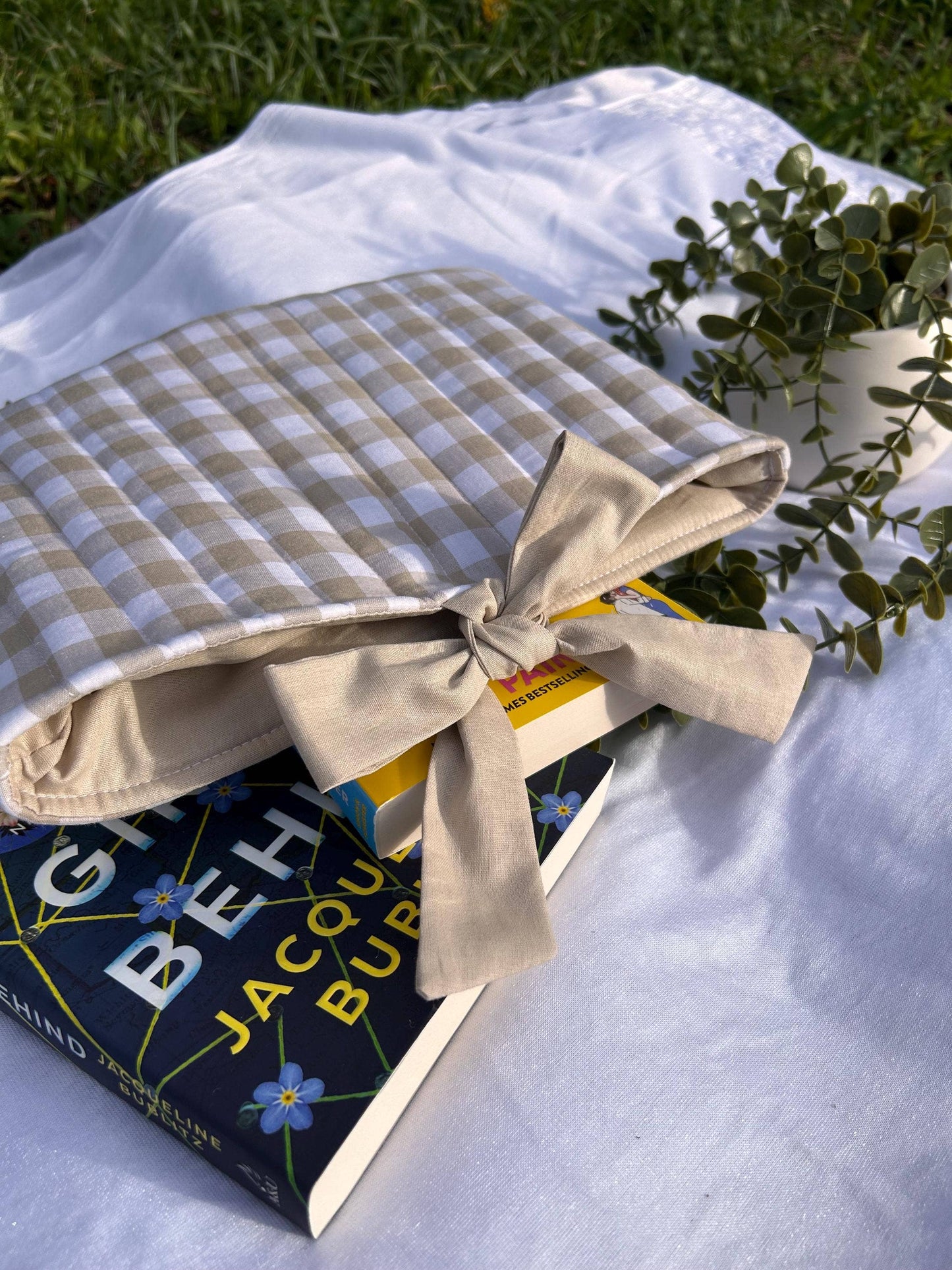 Quilted Gingham Book Sleeve with Brown Lining and Bow
