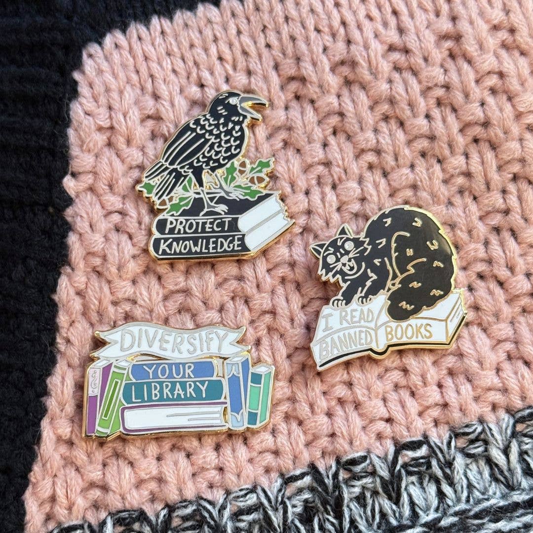I Read Banned Books Lapel Pin